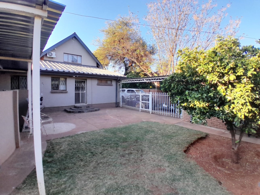5 Bedroom Property for Sale in Kuruman Northern Cape